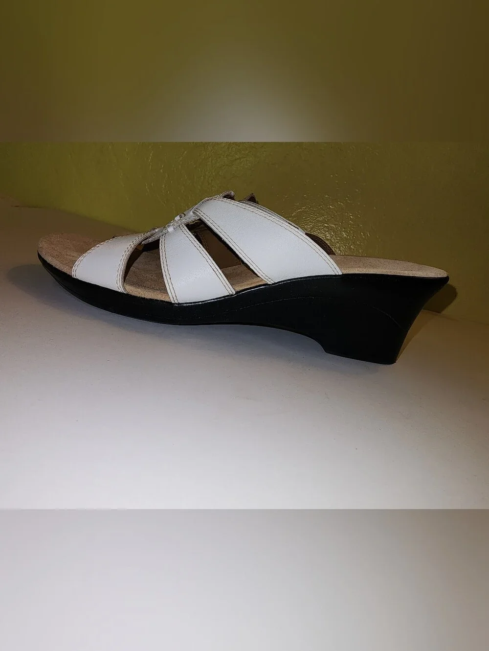 Vintage Clarks White Leather Sandal Pumps with Cute Cutouts